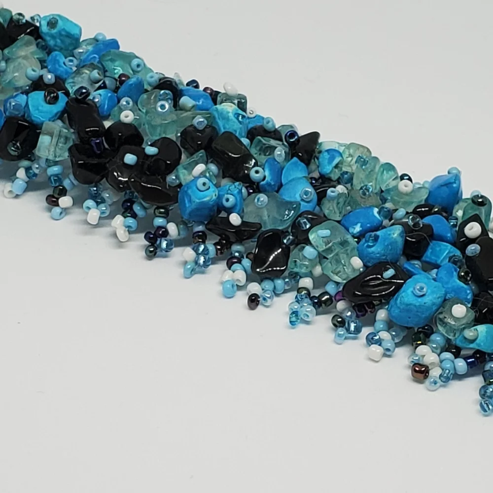 🌺 Vintage Carpet Bracelet